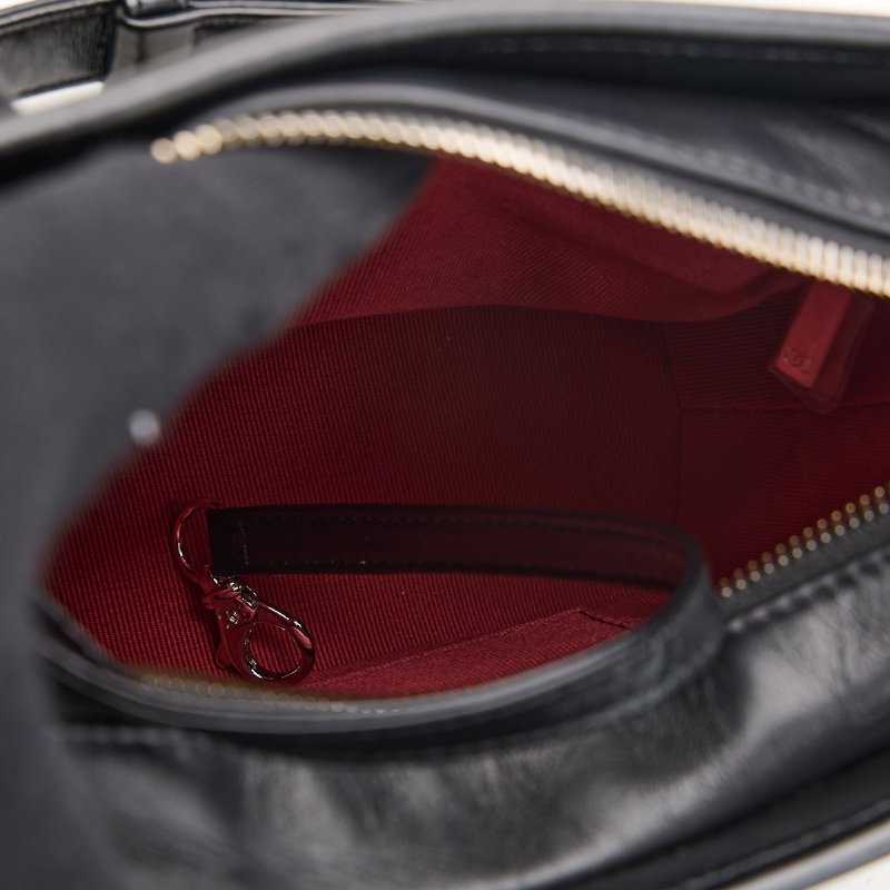 二手Chanel Gabrielle 小號流浪包/黑金 芯片款-18