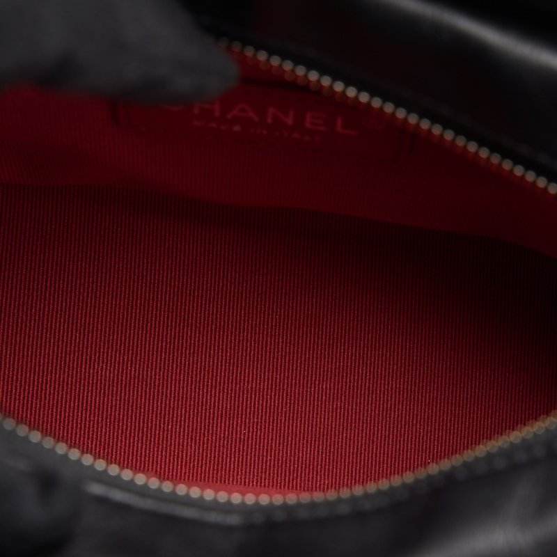 二手Chanel Gabrielle 小號流浪包/黑金 芯片款-22