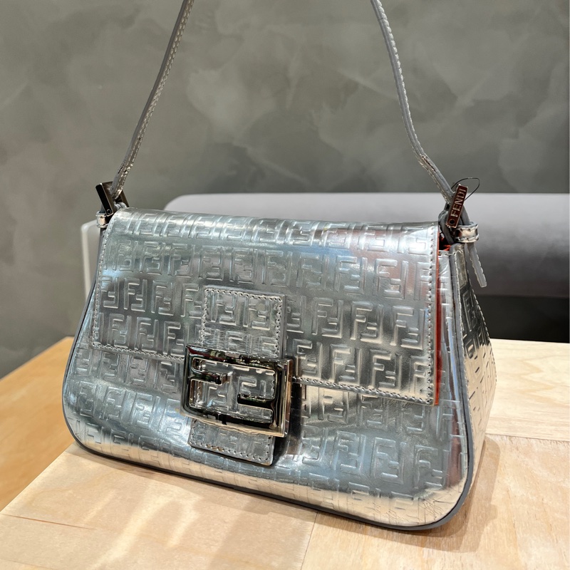 FENDI 中古包 銀色老花包 Mama Baguette 肩背款 PVC防水材質-0