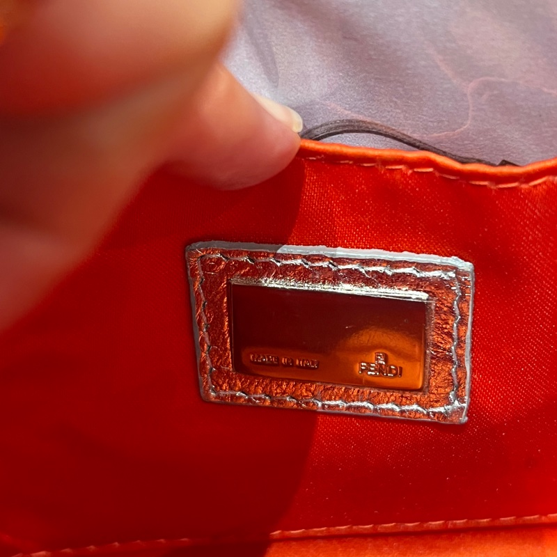 FENDI 中古包 銀色老花包 Mama Baguette 肩背款 PVC防水材質-9