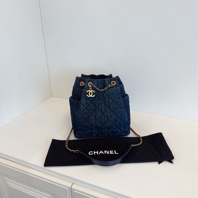 【98新🆕】Chanel 深藍色牛仔/丹寧 金扣雙c吊飾 束口水桶包 單肩包-0