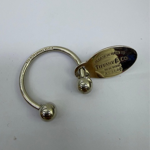 這款產品是Tiffany & Co. 的Return to Tiffany 系列橢圓形吊牌鑰匙圈。