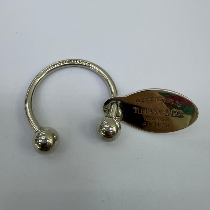 這款產品是Tiffany & Co. 的Return to Tiffany 系列橢圓形吊牌鑰匙圈。-1