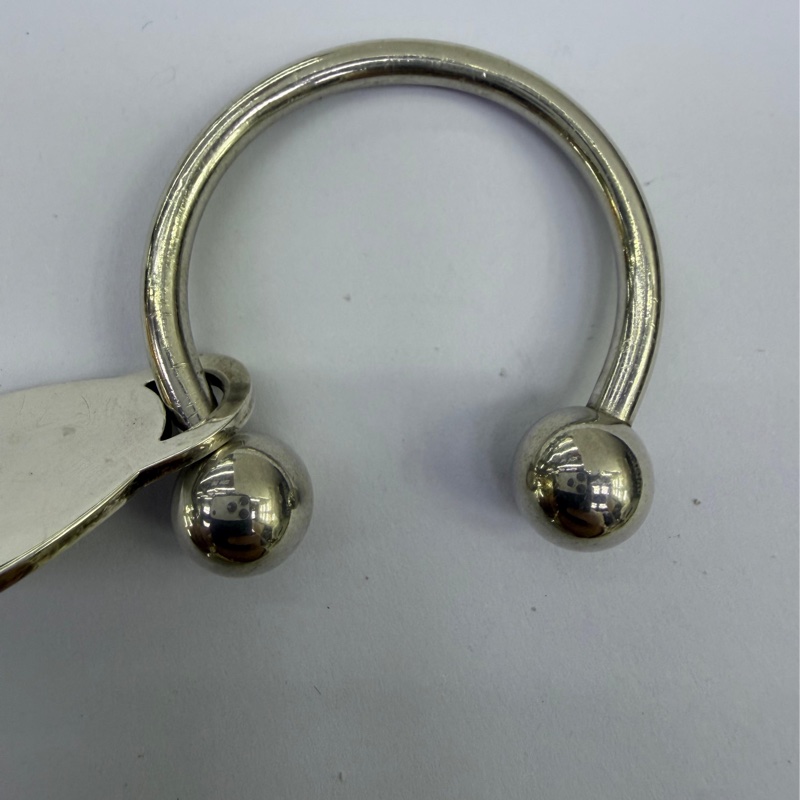 這款產品是Tiffany & Co. 的Return to Tiffany 系列橢圓形吊牌鑰匙圈。-2