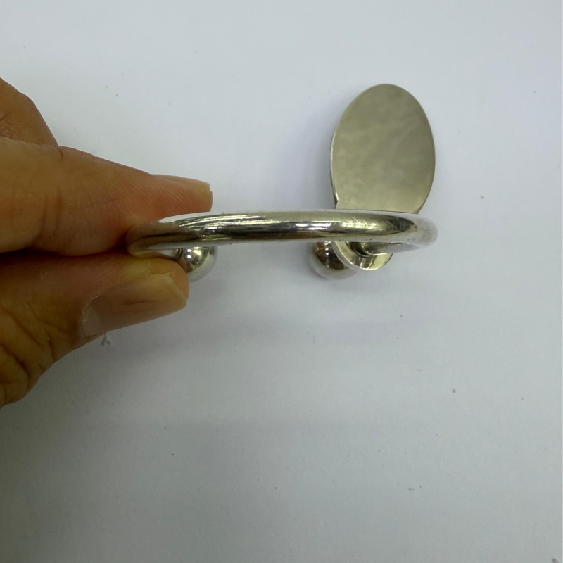 這款產品是Tiffany & Co. 的Return to Tiffany 系列橢圓形吊牌鑰匙圈。-4