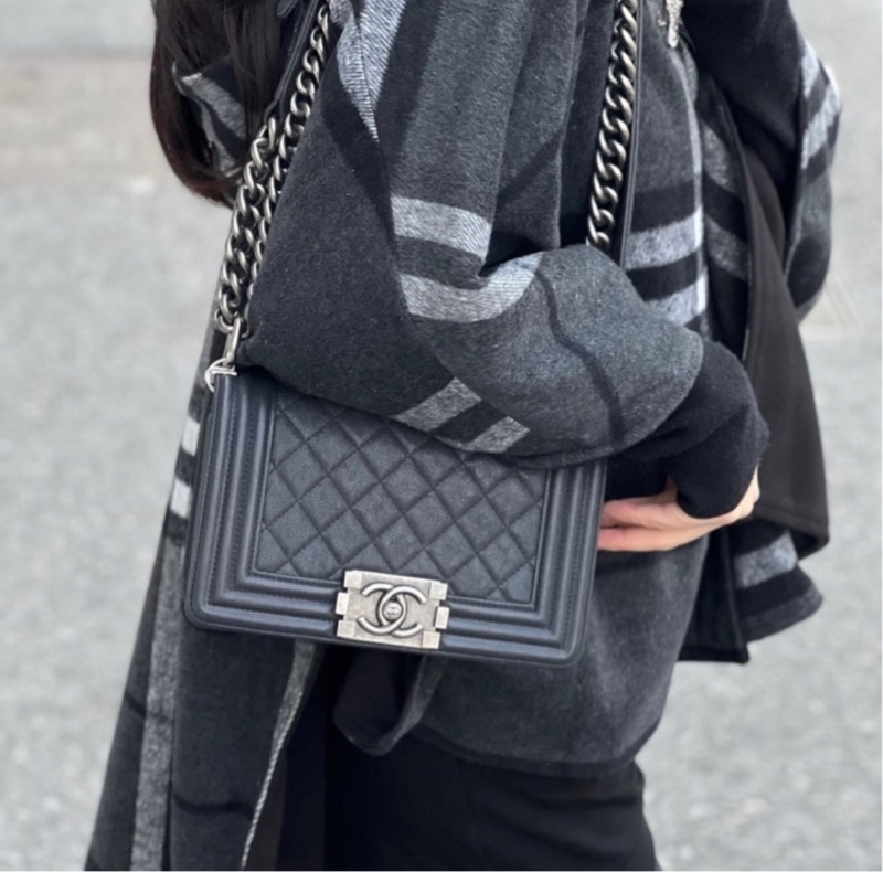 Chanel boy20小號 深藍灰荔枝牛皮-1