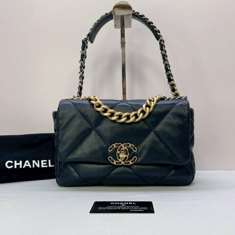 CHANEL 深藍黑色19口蓋包