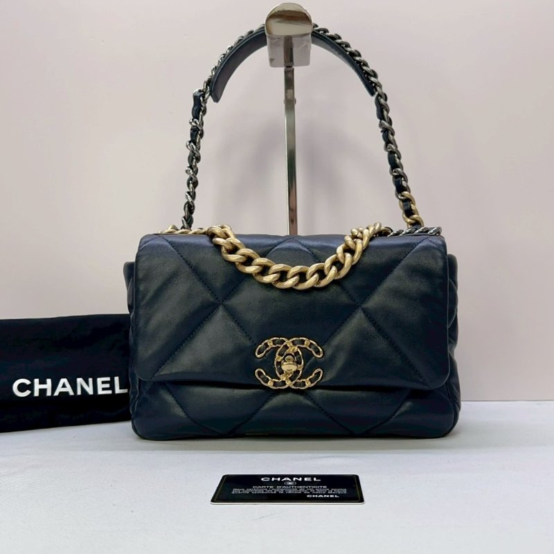 CHANEL 深藍黑色19口蓋包-0