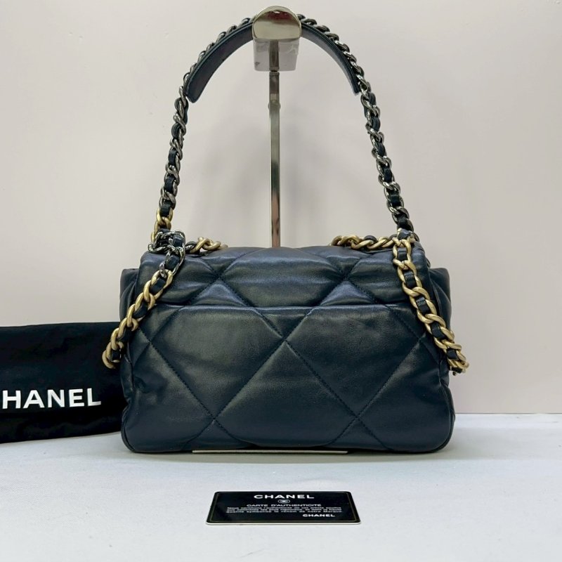 CHANEL 深藍黑色19口蓋包-1