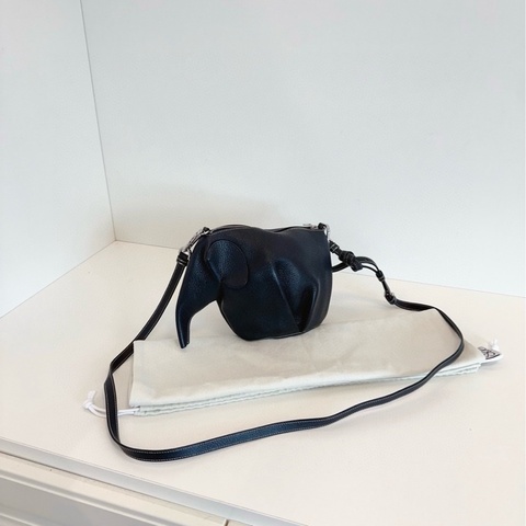 【98新以上🆕】Loewe 黑銀全皮小象斜挎包