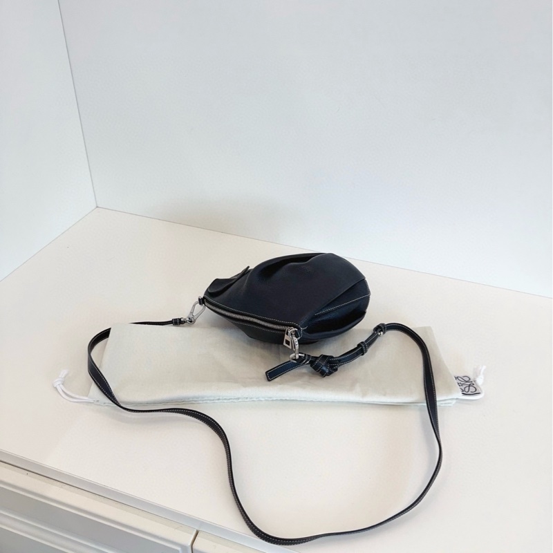 【98新以上🆕】Loewe 黑銀全皮小象斜挎包-7