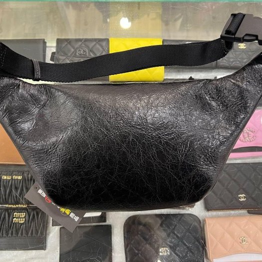 東區正精品㊣BALENCIAGA Explorer Arena 529550 全新巴黎世家黑色全皮白字LOGO拉鍊腰包胸口包斜背包 RA1857-5