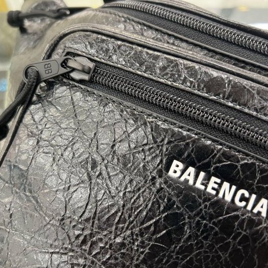 東區正精品㊣BALENCIAGA Explorer Arena 529550 全新巴黎世家黑色全皮白字LOGO拉鍊腰包胸口包斜背包 RA1857-9