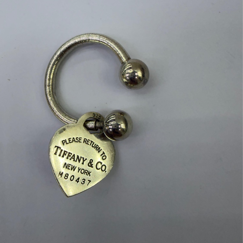 這是一款Tiffany & Co. 的經典「Return to Tiffany」系列心形標籤鑰匙圈，採用925 純銀材質製作-0