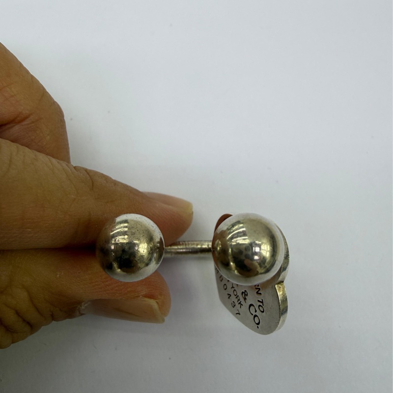 這是一款Tiffany & Co. 的經典「Return to Tiffany」系列心形標籤鑰匙圈，採用925 純銀材質製作-1