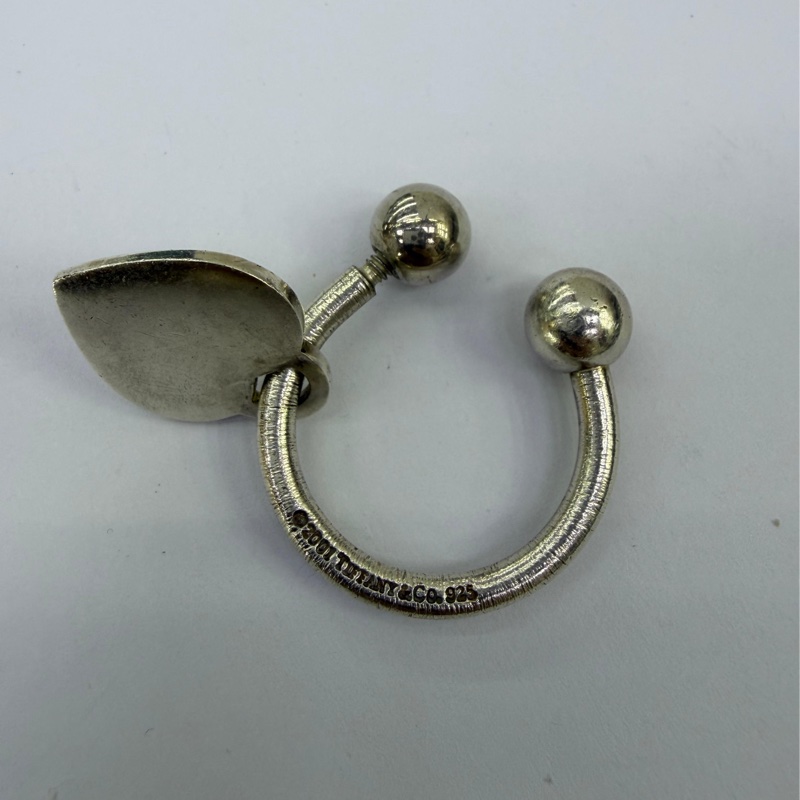 這是一款Tiffany & Co. 的經典「Return to Tiffany」系列心形標籤鑰匙圈，採用925 純銀材質製作-3