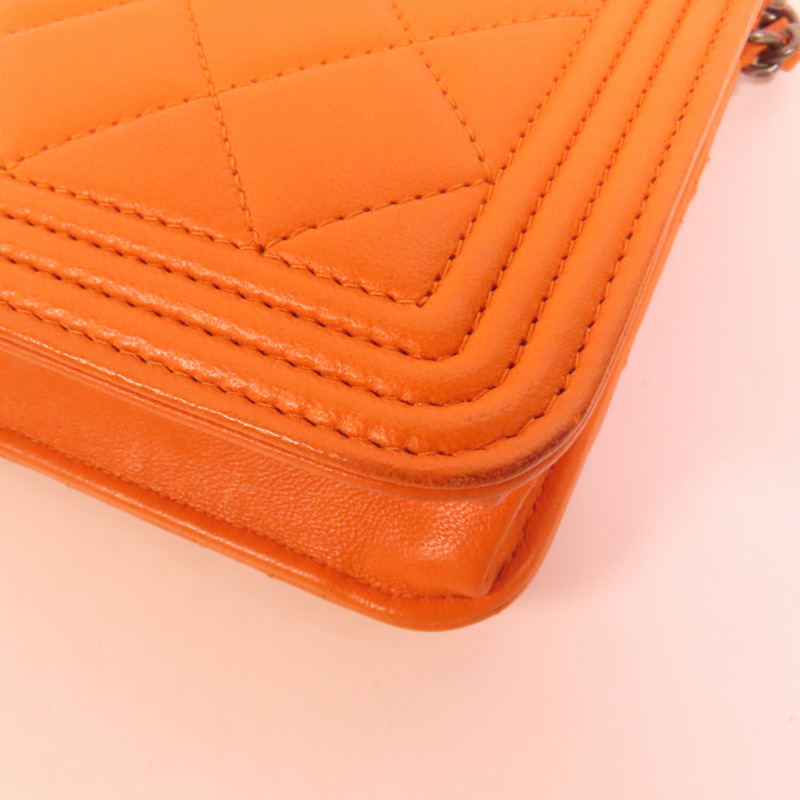 CHANEL 羊皮皮革Boy Wallet On Chain銀扣肩背袋-12