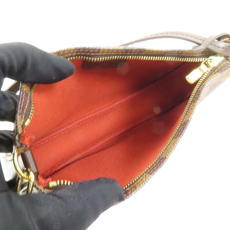 LOUIS VUITTON Damier Pochette Accessories金扣手挽袋-6