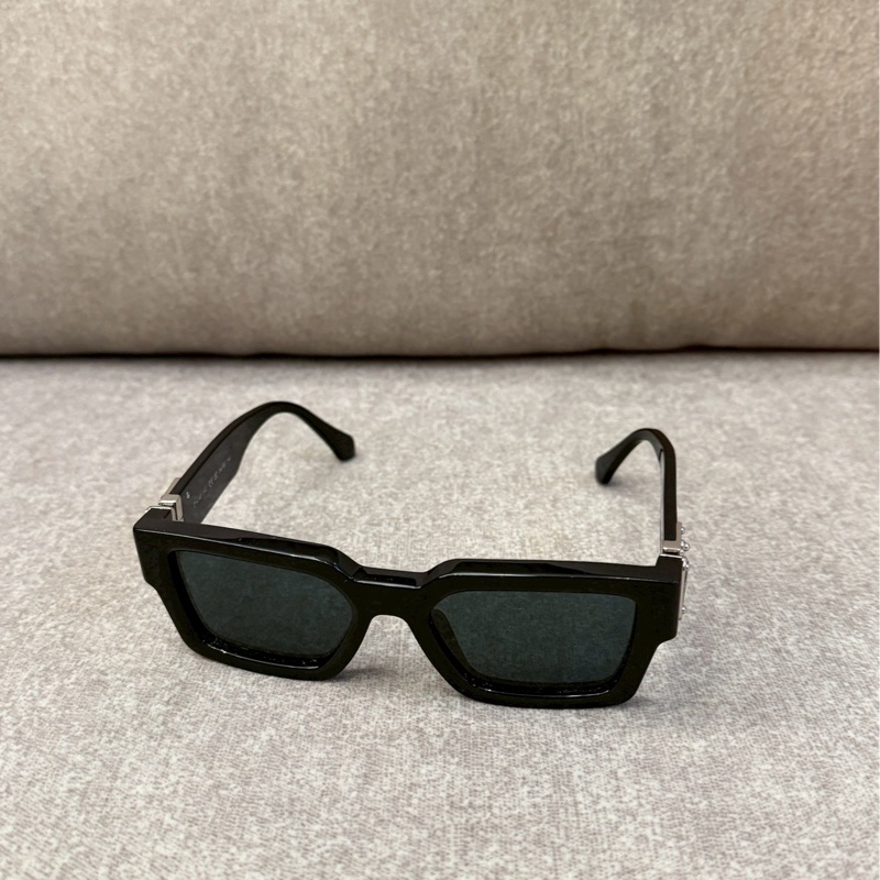 LV match黑色墨鏡-0