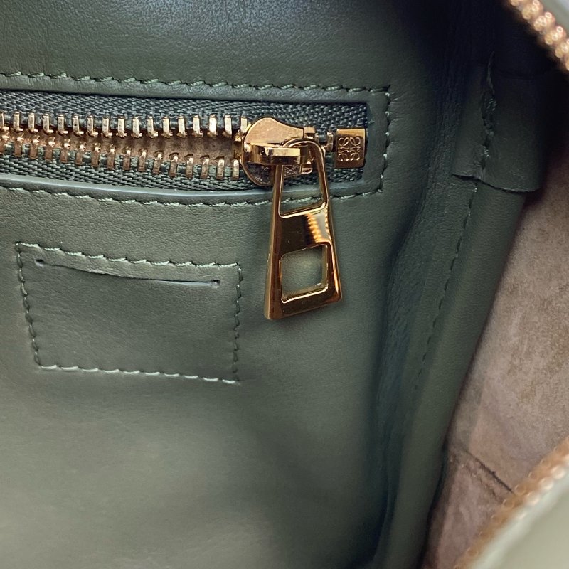 △ Loewe 羅意威 Green Calfskin And Canvas Anagram Amazona 19 2 Way Bag 綠色小牛皮和帆布兩用袋 - 267002535-15