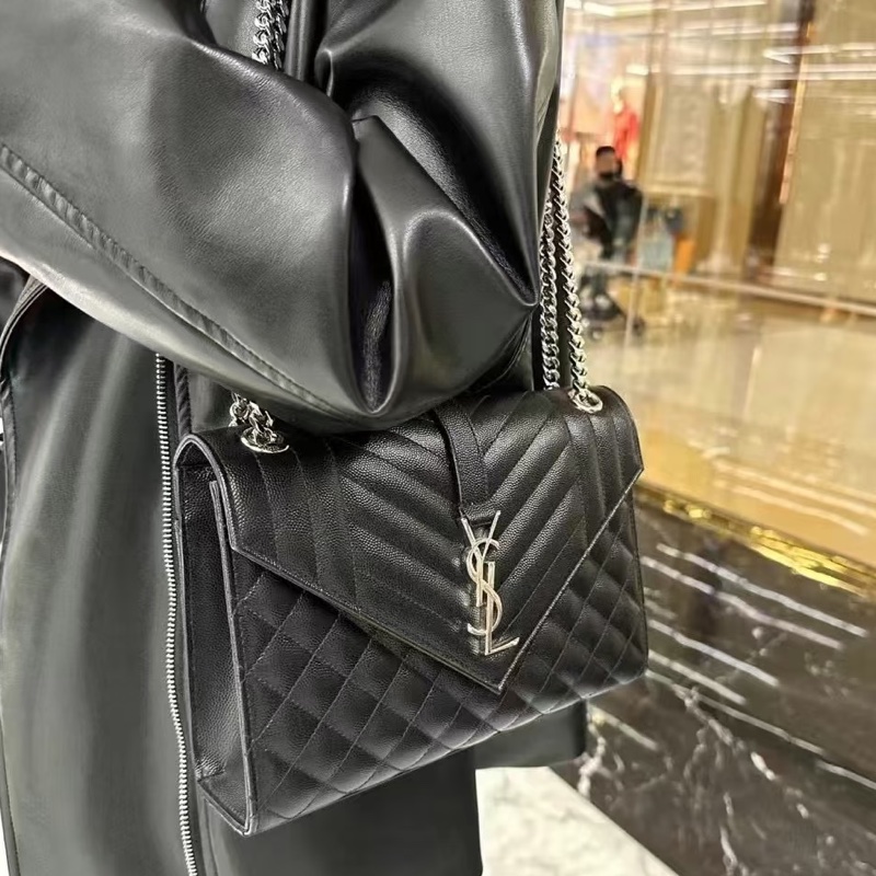 YSL💕黑牛皮銀鏈中型信封斜背包/1600185-1