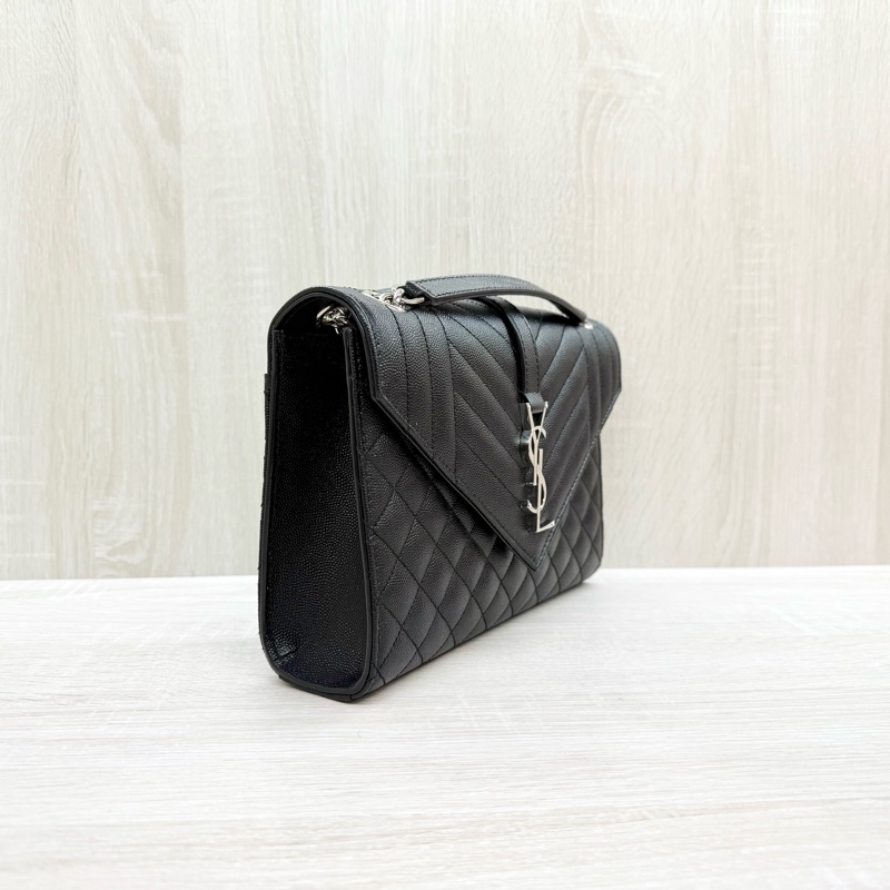 YSL💕黑牛皮銀鏈中型信封斜背包/1600185-5