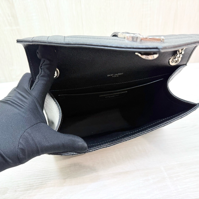 YSL💕黑牛皮銀鏈中型信封斜背包/1600185-11
