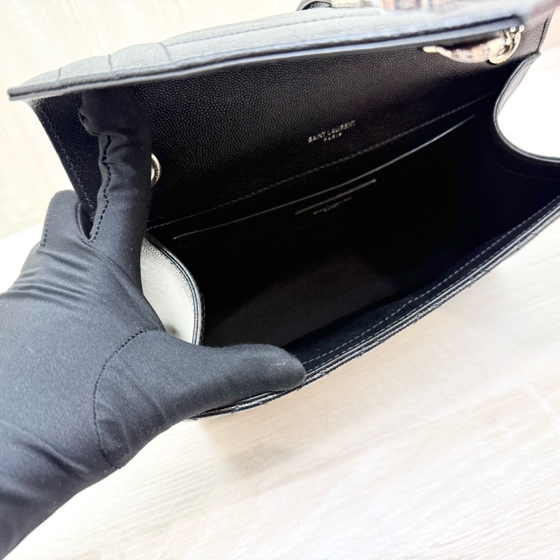 YSL💕黑牛皮銀鏈中型信封斜背包/1600185-12