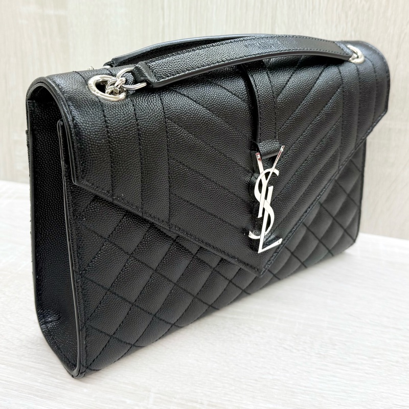 YSL💕黑牛皮銀鏈中型信封斜背包/1600185-22