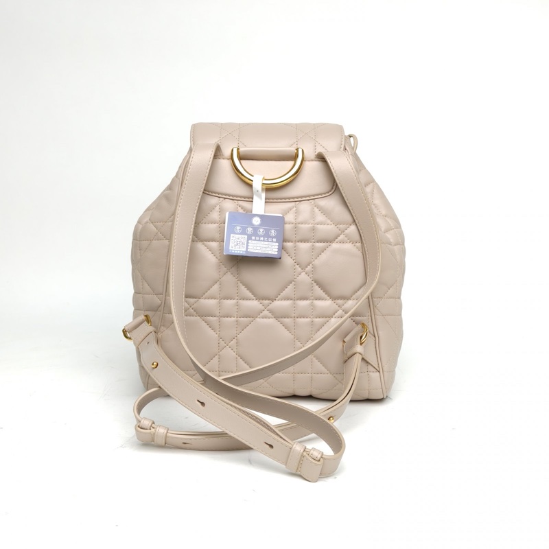 DIOR 裸色羊皮金扣20242025早春系列Caro中號雙肩包-2