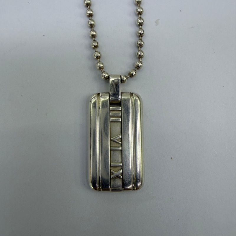 這是一條Tiffany & Co. 的Atlas 系列條牌項鍊。-2