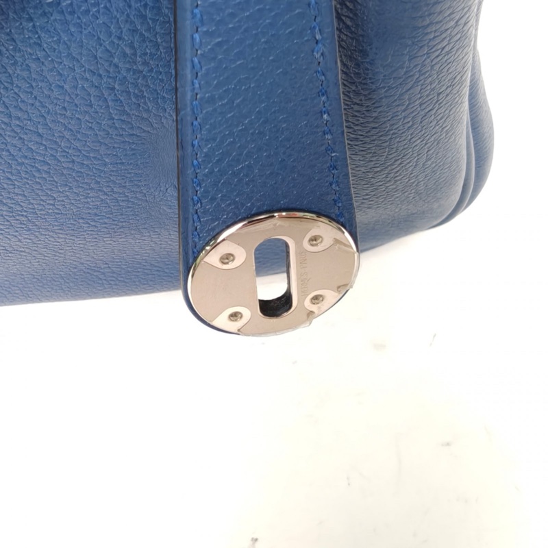 HERMES Lindy26明藍色EC皮X刻銀扣肩背包-4