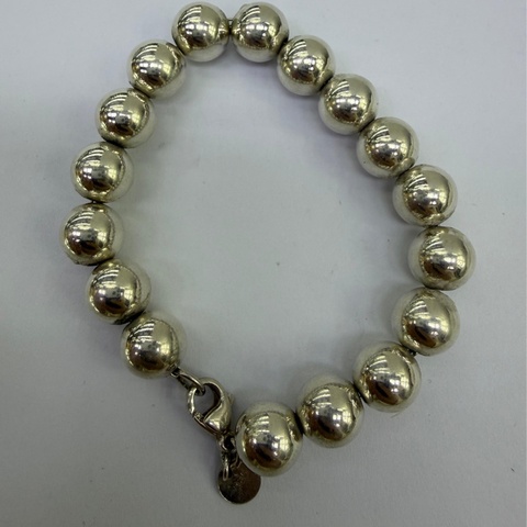 這是一條Tiffany & Co. 的純銀球珠手鍊