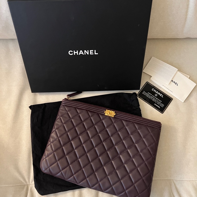 CHANEL  香奈兒 小羊皮紫色金扣手拿包  二手-0