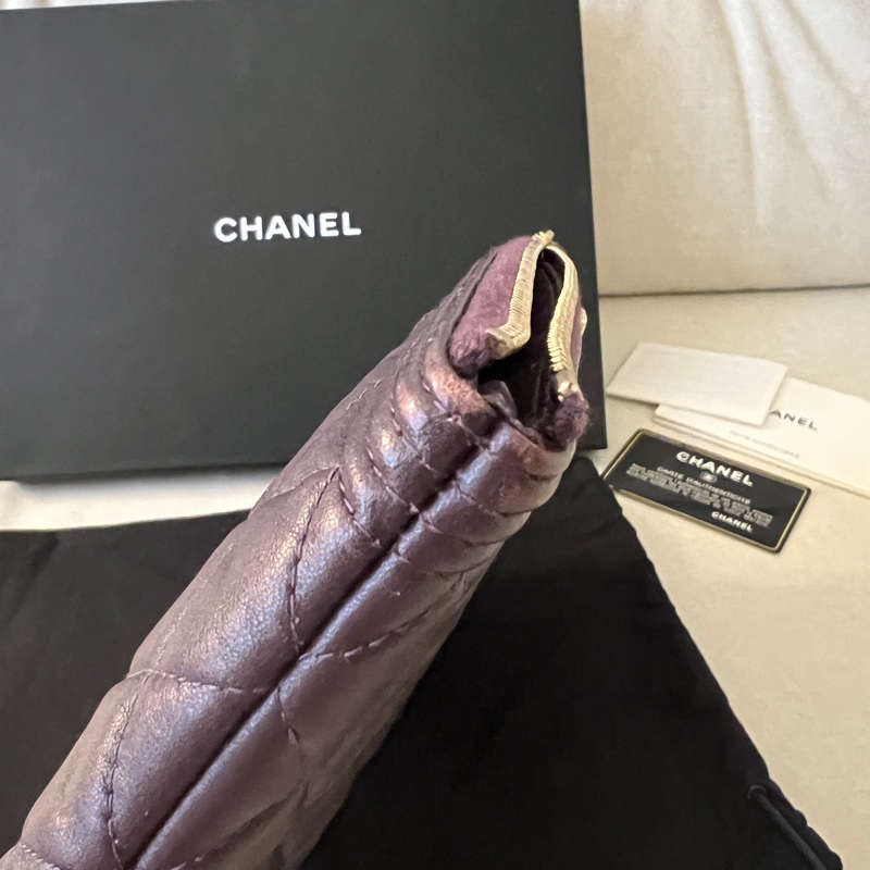 CHANEL  香奈兒 小羊皮紫色金扣手拿包  二手-5