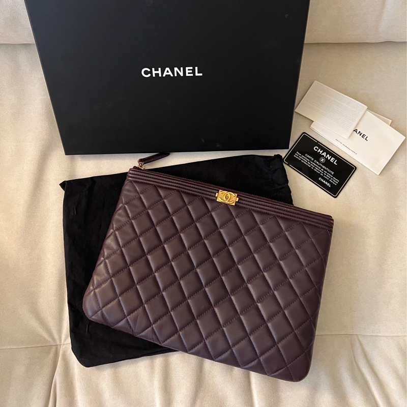 CHANEL  香奈兒 小羊皮紫色金扣手拿包  二手-8