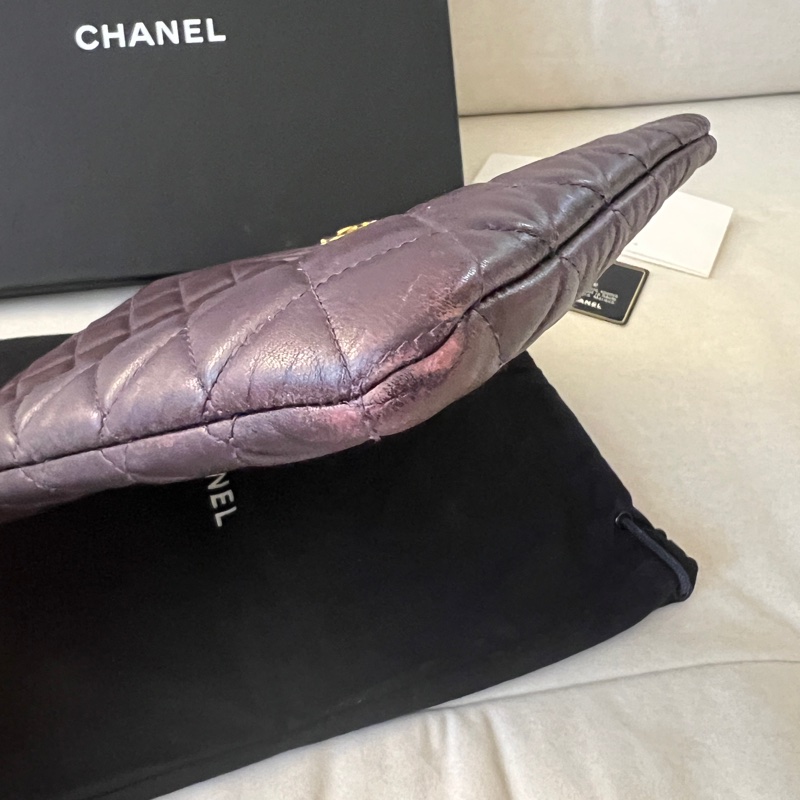 CHANEL  香奈兒 小羊皮紫色金扣手拿包  二手-20