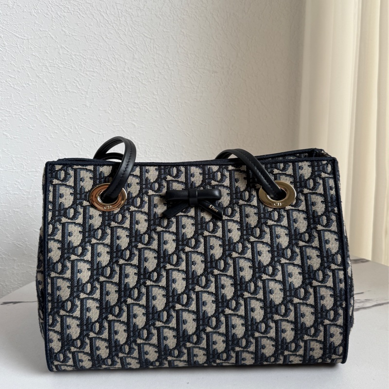 Dior最新款蝴蝶結🎀包款 小號 很好看-0