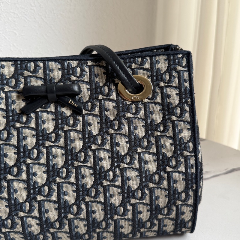 Dior最新款蝴蝶結🎀包款 小號 很好看-5