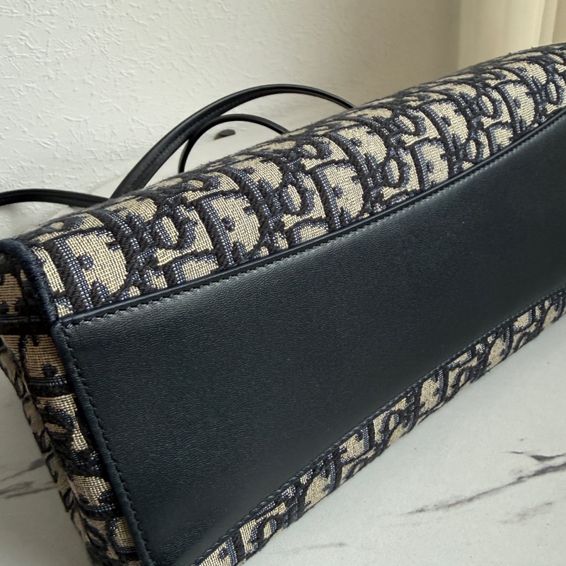 Dior最新款蝴蝶結🎀包款 小號 很好看-7