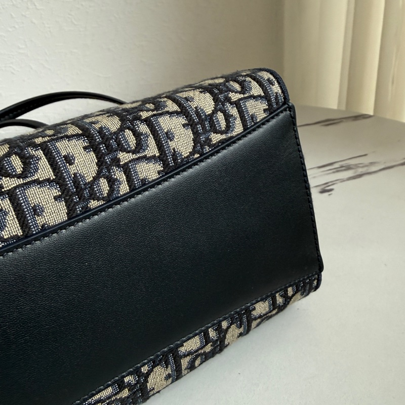 Dior最新款蝴蝶結🎀包款 小號 很好看-8