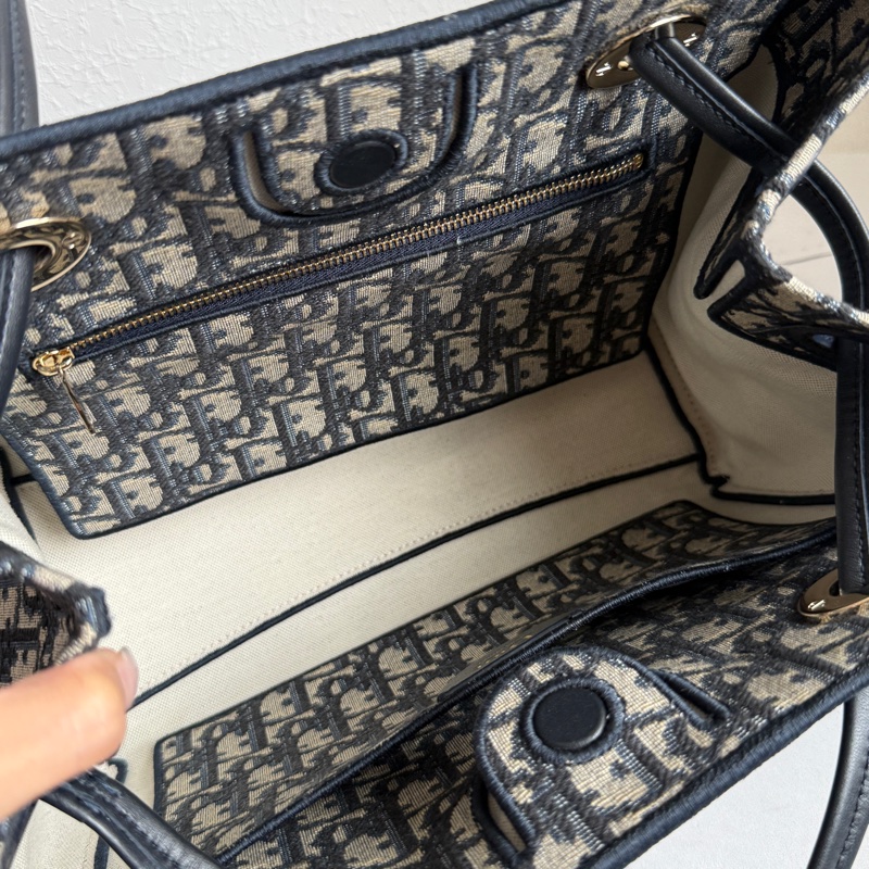 Dior最新款蝴蝶結🎀包款 小號 很好看-9