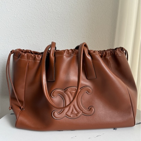 Celine 抽繩大包 買十幾萬啊
