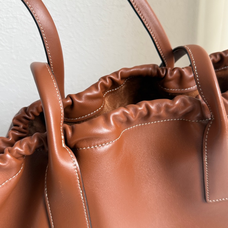 Celine 抽繩大包 買十幾萬啊-3