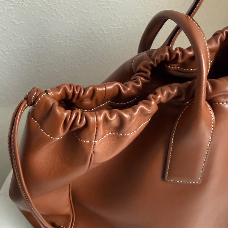 Celine 抽繩大包 買十幾萬啊-8