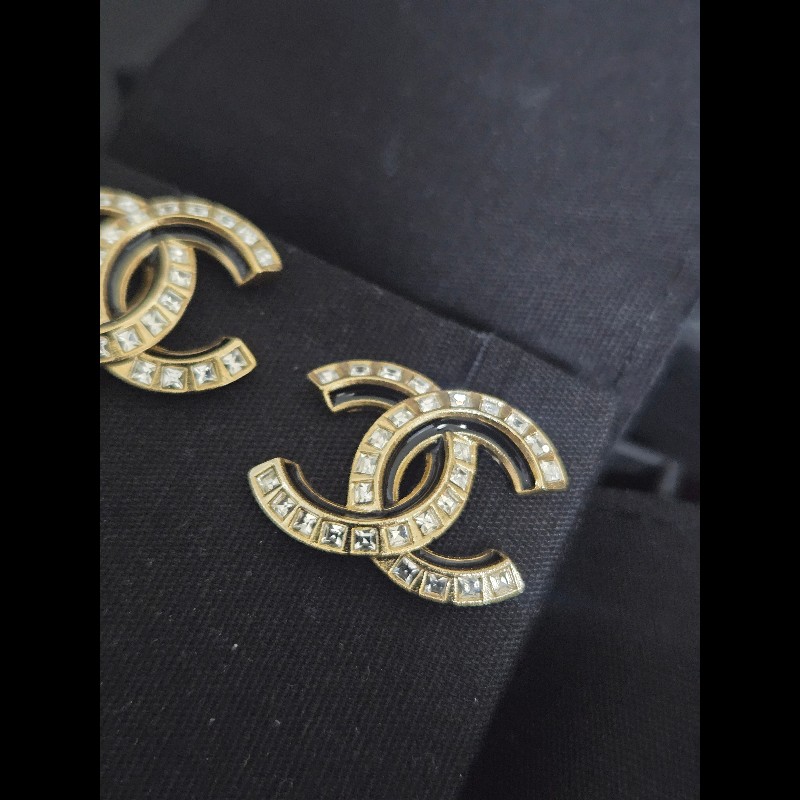 (全新品)Chanel雙色雙C水鑽耳環-1