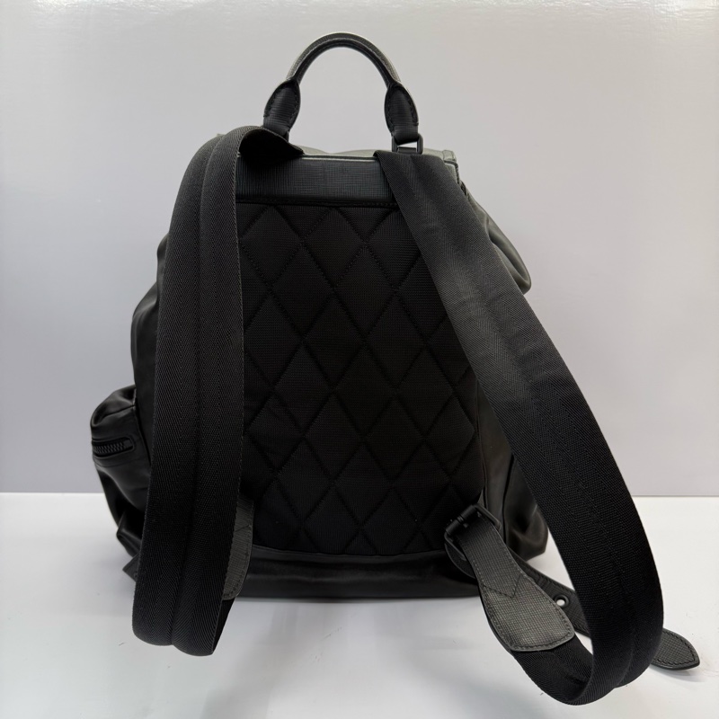 BURBERRY 巴寶莉 黑色牛皮後背包-1