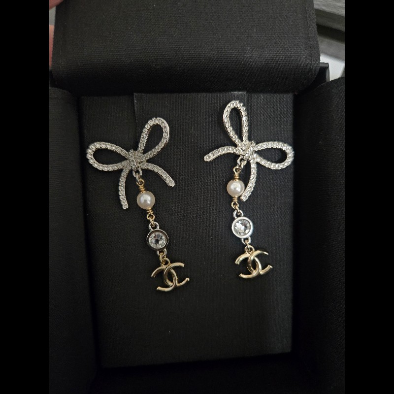 (全新僅試戴)Chanel蝴蝶結垂吊雙c耳環-0