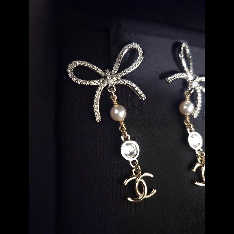 (全新僅試戴)Chanel蝴蝶結垂吊雙c耳環-1