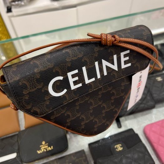 東區正精品㊣CELINE TRIANGLE BAG XF195902BZK 近全新老花凱旋門三角型斜背包 RZ4122-3